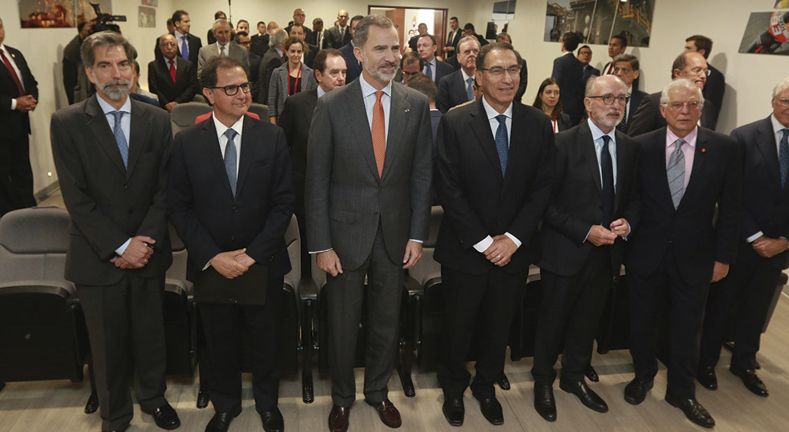 El Rey Felipe VI, el Presidente de Perú, Martín Vizcarra, el Presidente de Repsol, Antonio Brufau, y el Ministro de Asuntos Exteriores español, Josep Borrell, en un momento de la inauguración. 