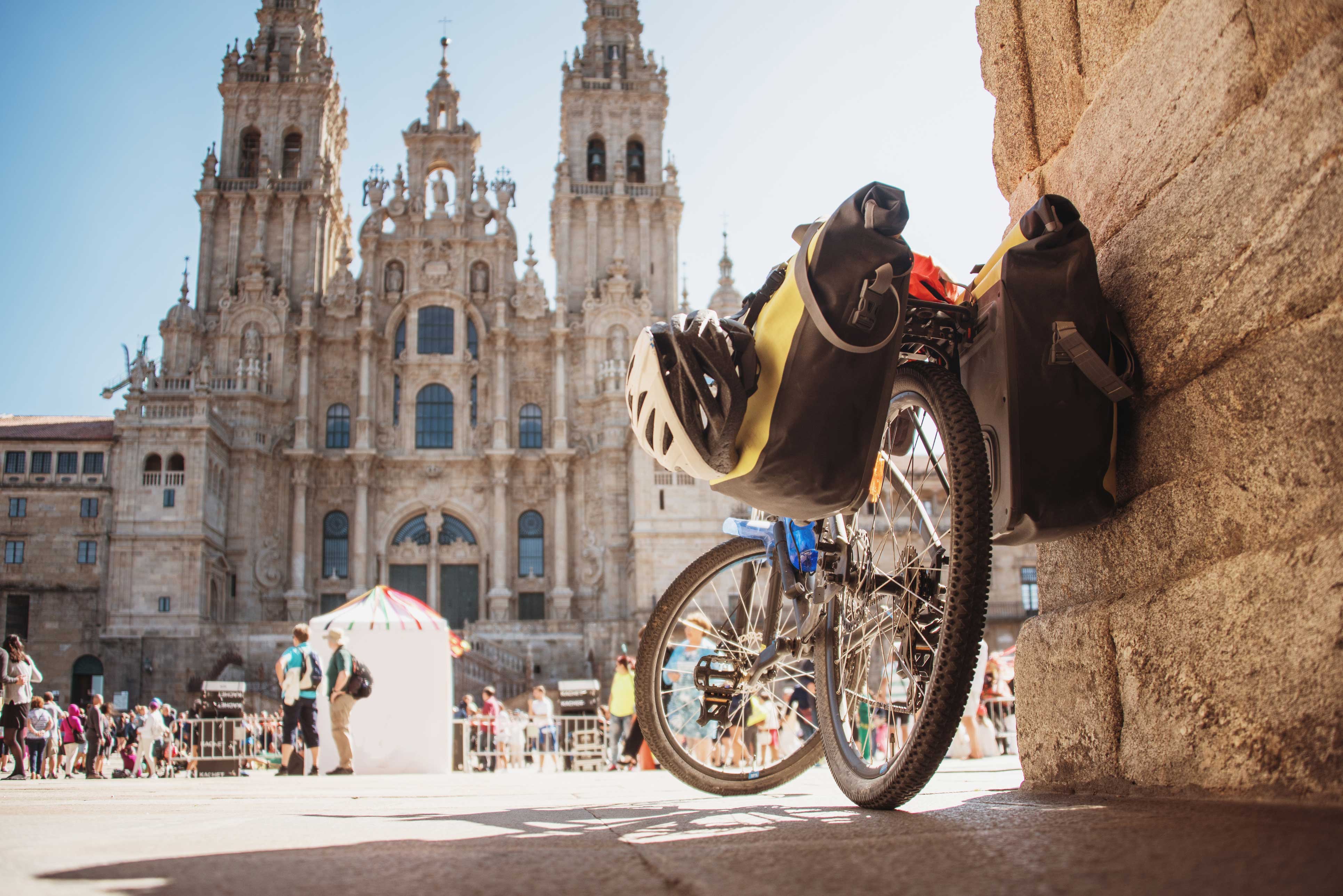 Llegada en bicicleta a la Catedral de Santiago 