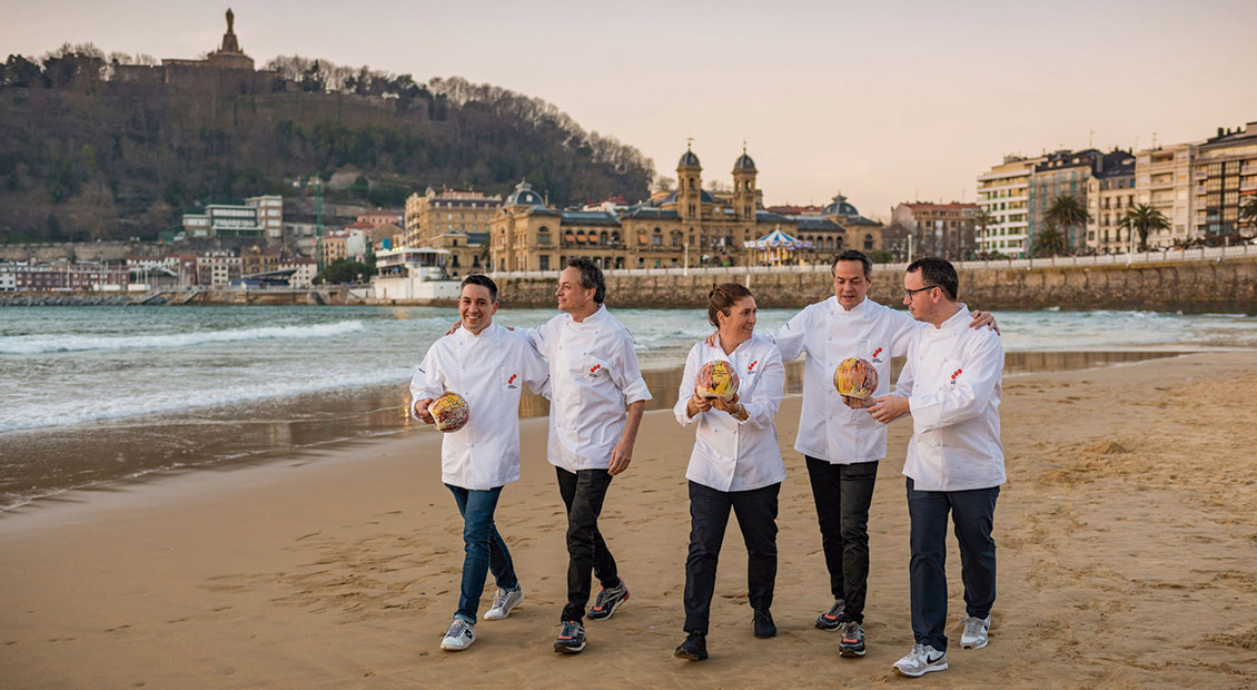 San Sebastián acogió la gala del 40º aniversario de la publicación, que otorgó su máxima distinción a cinco restaurantes españoles con jóvenes chefs al frente. 